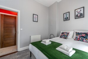 5 bedrooms, bed sheets - Troys Gate Holiday Homes No. 3 + 4 (Kilkenny)