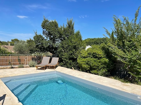 Outdoor pool. Independent studio - Terrace and swimming pool (in summer)