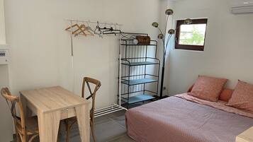 1 bedroom, bed sheets