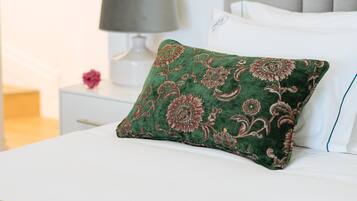1 bedroom, premium bedding, Select Comfort beds, laptop workspace