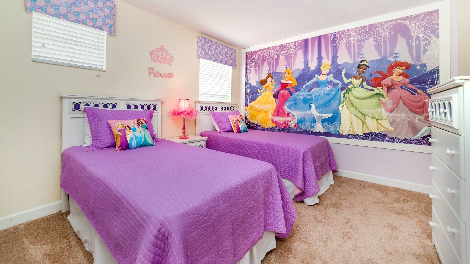 5 bedrooms, iron/ironing board, WiFi, bed sheets
