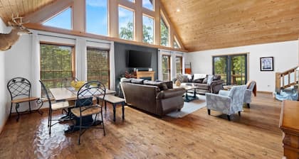 Secluded Luxury Retreat | Hot Tub, Lake Access, 37 Acres