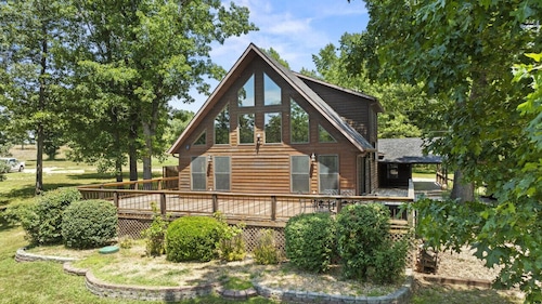 Secluded Luxury Retreat | Hot Tub, Lake Access, 37 Acres