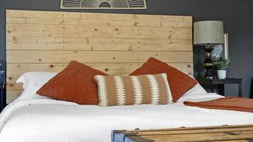 5 camere, una scrivania, ferro/asse da stiro, culla da viaggio