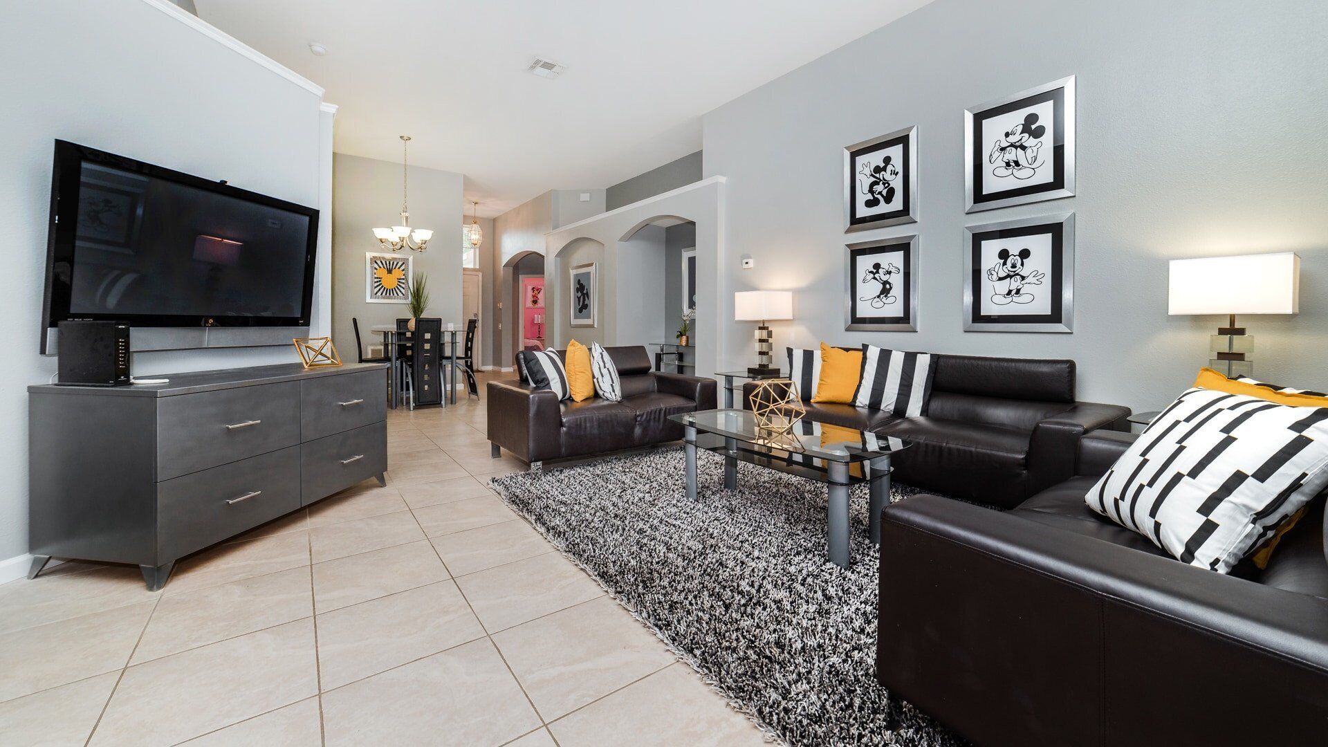 Smart-TV, Videospiele, Tischtennisplatte