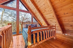 1 bedroom, iron/ironing board, free WiFi, bed sheets - Romantic, secluded, relaxing retreat, arcade game,hot tub, wooden cabin, private (Sevierville)