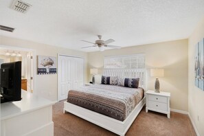 4 habitaciones, tabla de planchar con plancha, wifi y ropa de cama 