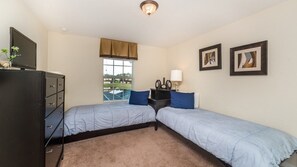 4 chambres, fer et planche à repasser, Wi-Fi, draps fournis