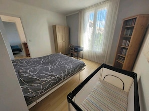 2 chambres, bureau, fer et planche à repasser, Wi-Fi gratuit
