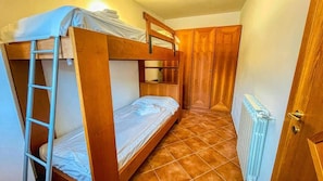 1 quarto, Wi-Fi de cortesia, roupa de cama