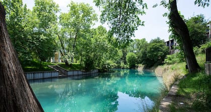 Across from Schlitterbahn! Walk to Downtown New Braunfels!