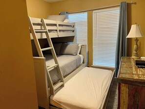 3 chambres, fer et planche à repasser, Wi-Fi gratuit, draps fournis