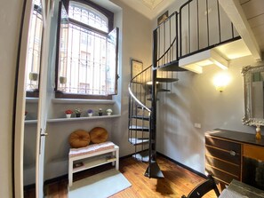 Interior - [DUOMO-CASTELLO SFORZESCO]**** PAID PARKING AT 1 mt. (Milano)