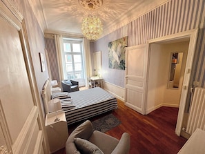 1 slaapkamer, een strijkplank/strijkijzer, wifi, beddengoed