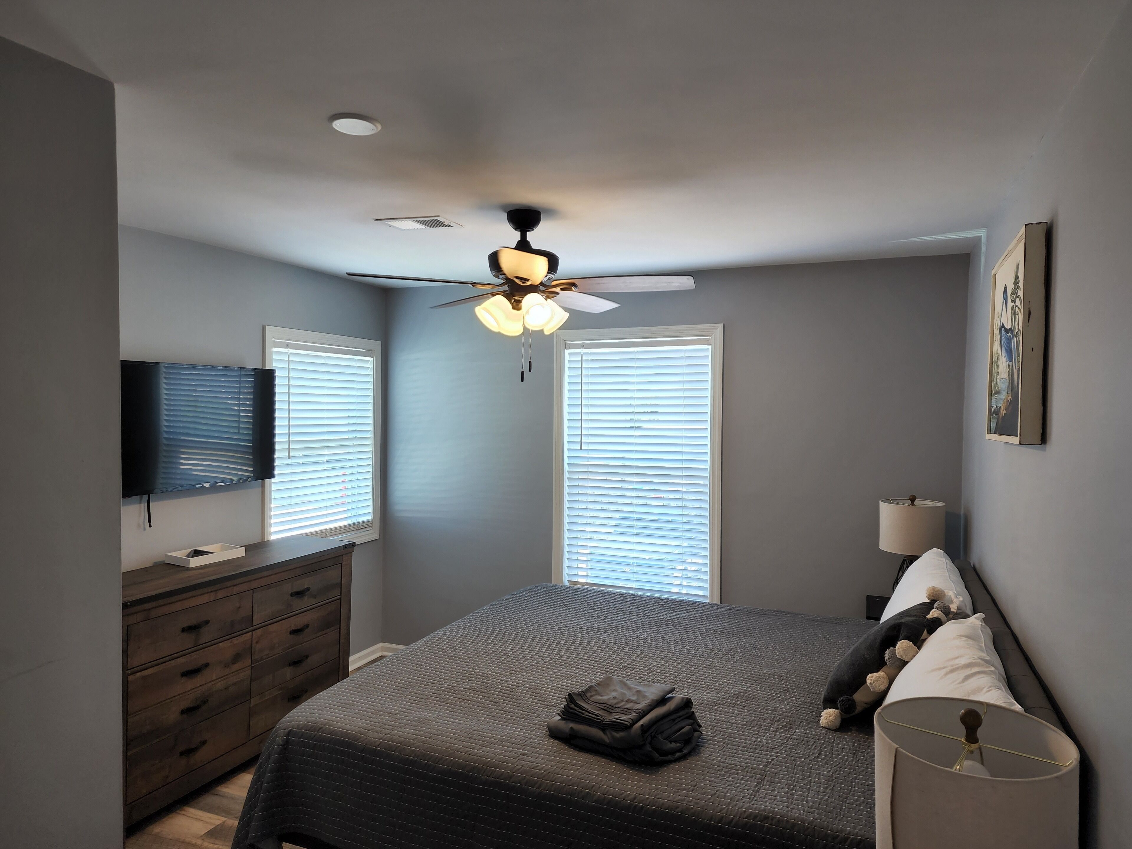 2 多间卧室、免费 WiFi、床单