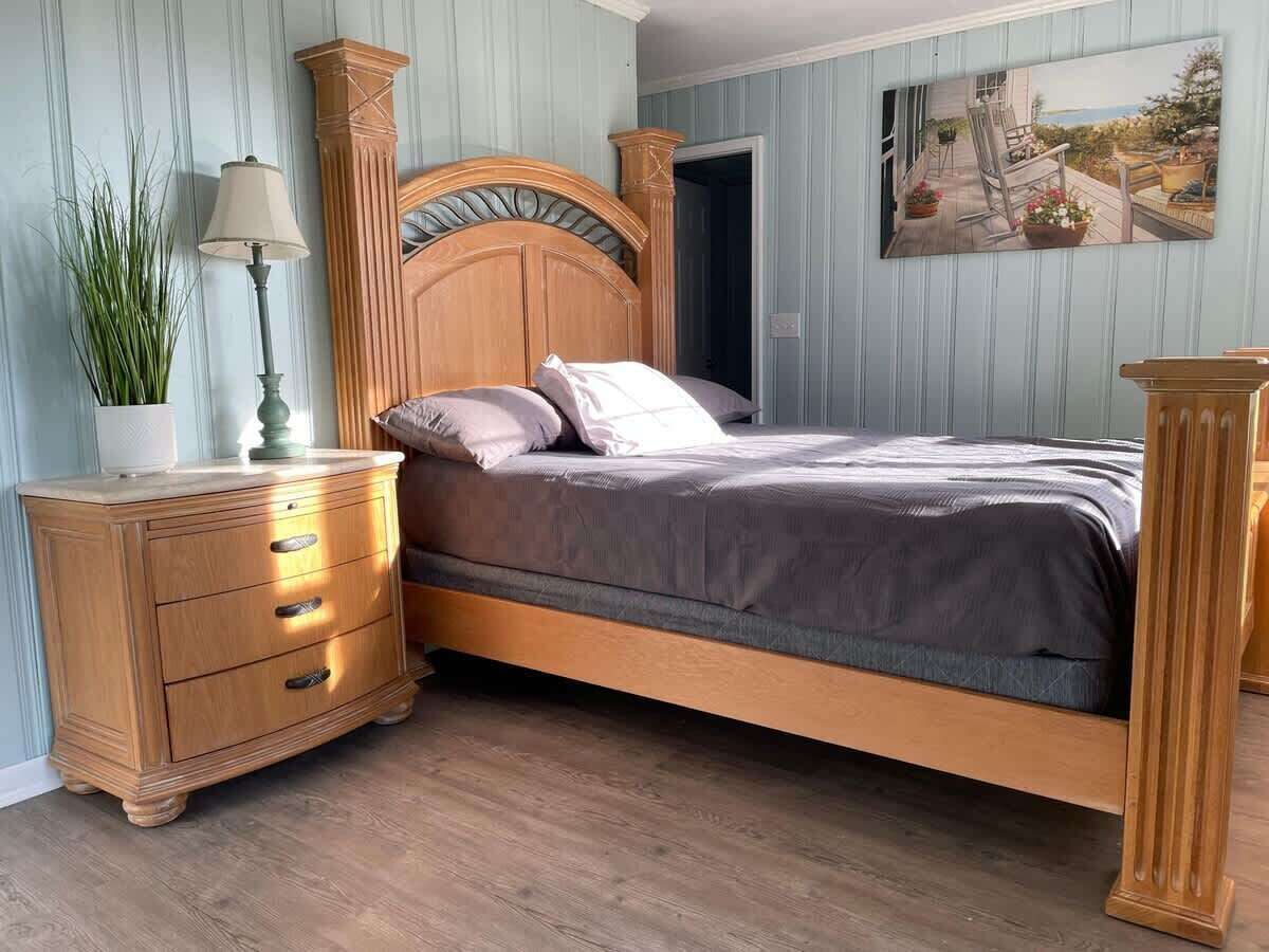 4 habitaciones, tabla de planchar con plancha, wifi y ropa de cama 