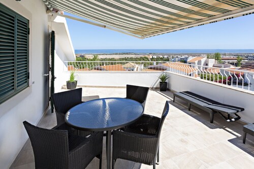 Near of center, w/ swimming pool