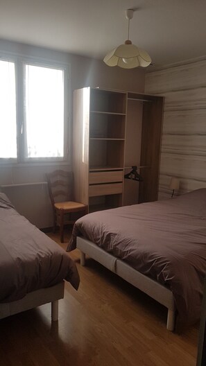 2 bedrooms, iron/ironing board, travel cot, free WiFi