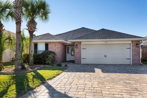 Exterior - Palm Breeze II - Heated Pool, Private Beach Access, Complimentary Beach Service! (Miramar Beach)