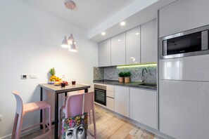 Unclassified image, 5 of 25, button