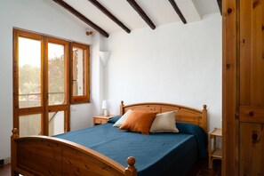 4 bedrooms, free WiFi - Villa Bay Pine - direct access to Pittulongu beach, wi-fi (Olbia)