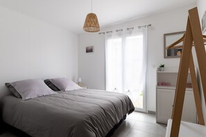 3 bedrooms, iron/ironing board, free WiFi, bed sheets