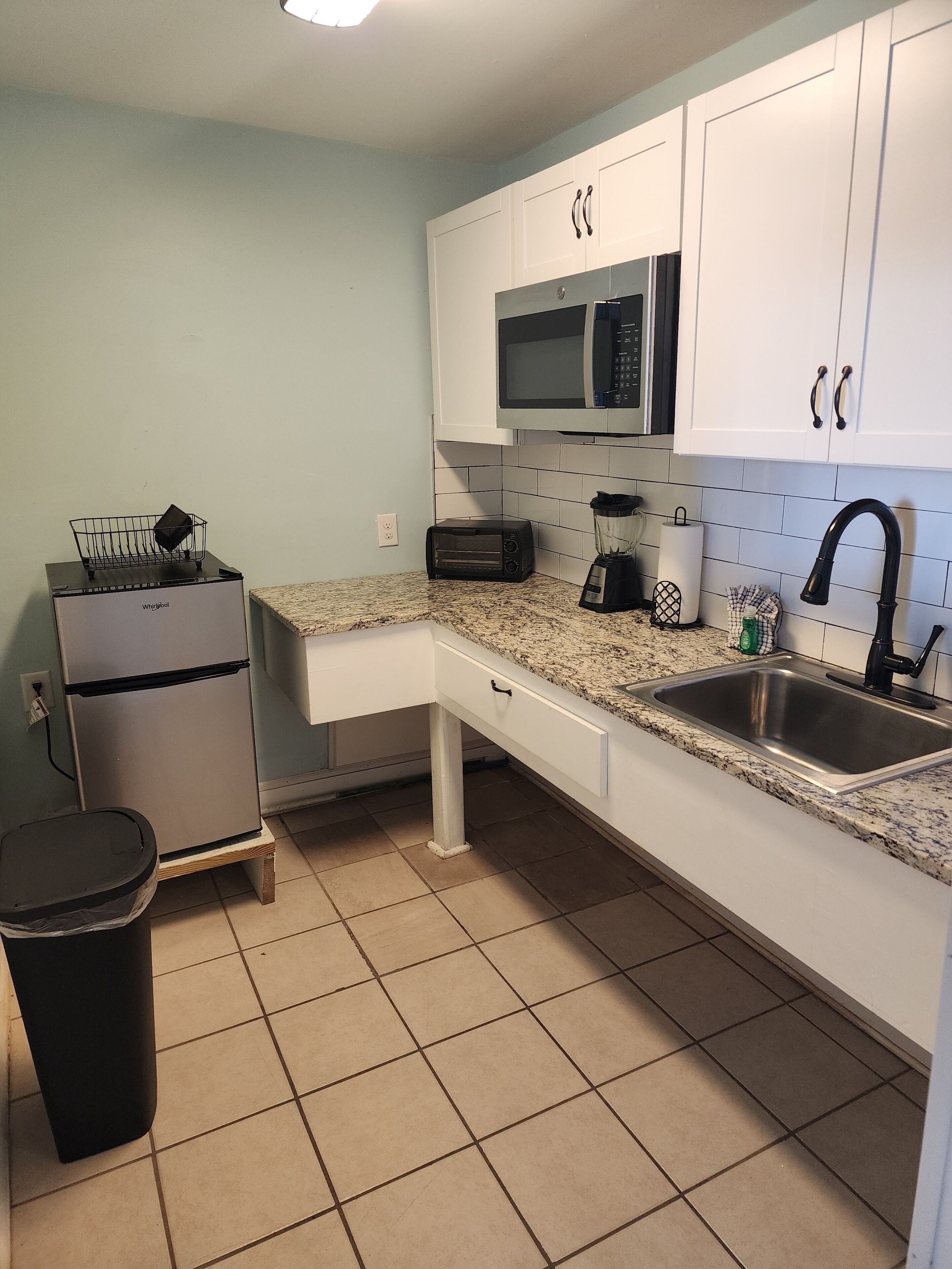 冰箱、微波炉、茶具/咖啡用具、烤面包机