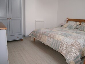 1 bedroom, iron/ironing board