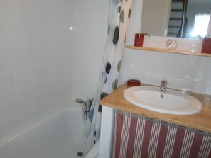 Bathtub, hair dryer, toilet paper - Cottage with swimming pool 8 kilometers from Sarlat (Carsac-Aillac)