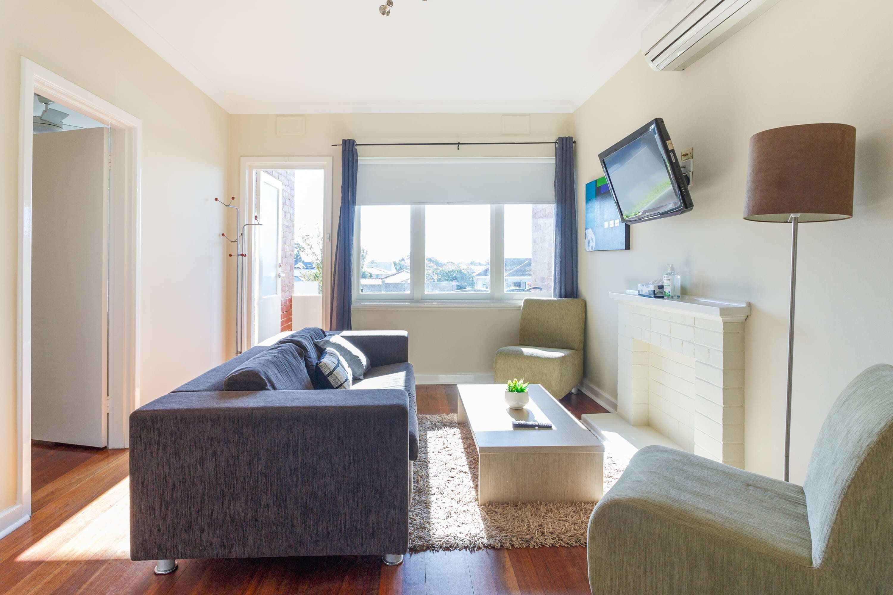 Modern 2 Bed 1 Bath Apartment Luxury Location