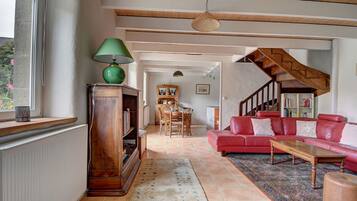 Televisión, libros, impresora