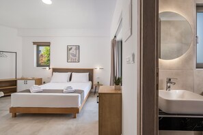 Desk, laptop workspace, soundproofing, free WiFi - Kallistefan (Kissamos)