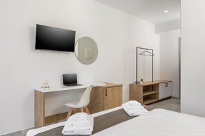 Desk, laptop workspace, soundproofing, free WiFi - Kallistefan (Kissamos)