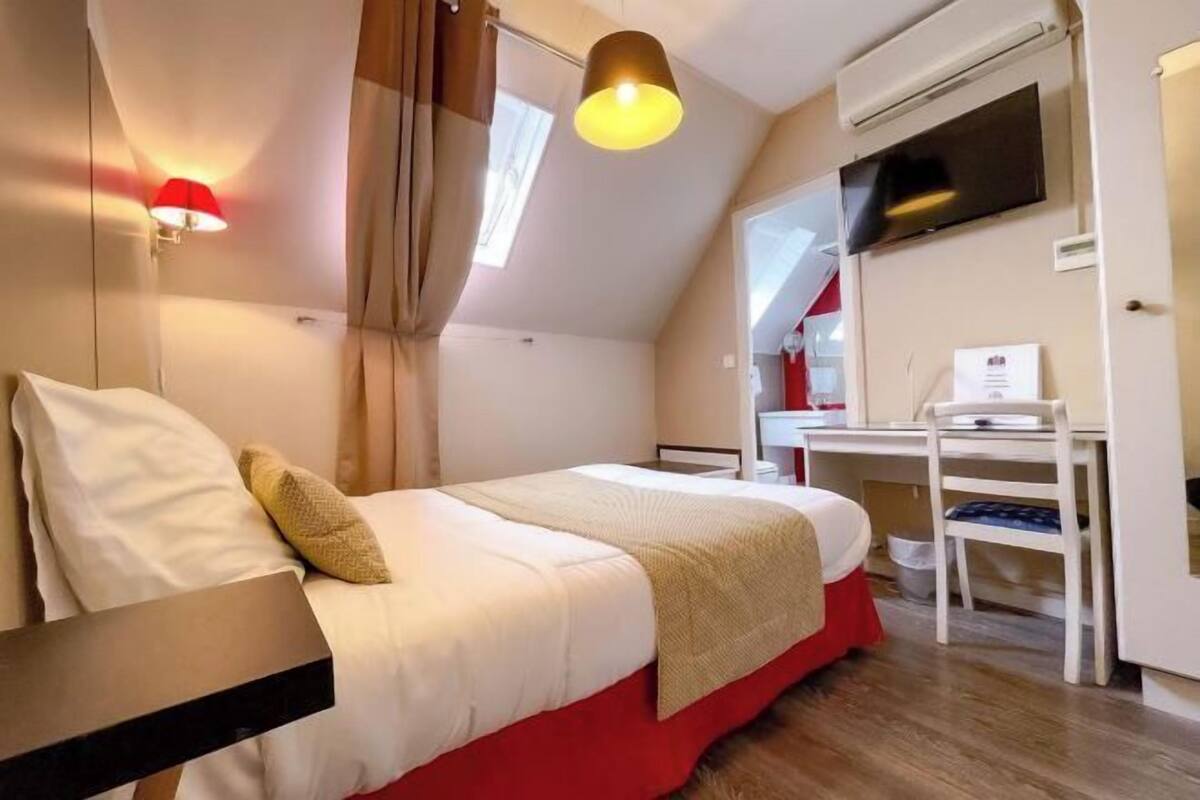 In-room safe, desk, iron/ironing board (on request), free WiFi