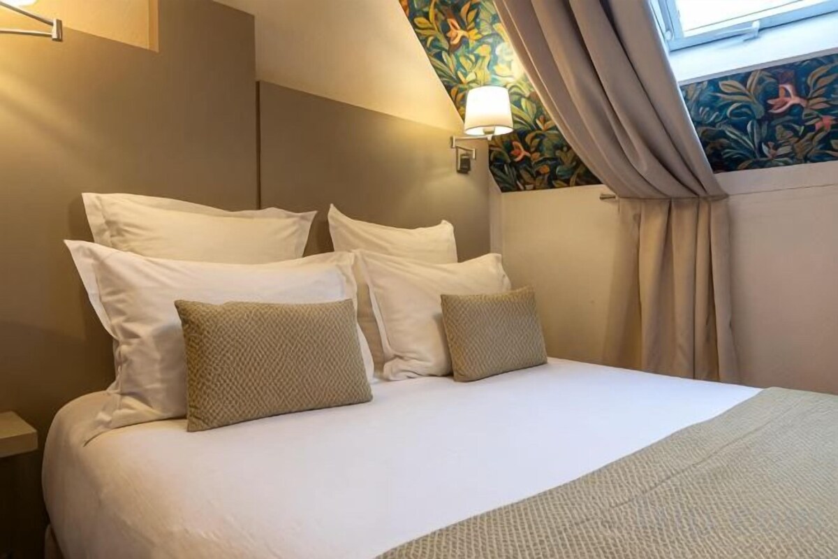 In-room safe, desk, iron/ironing board (on request), free WiFi
