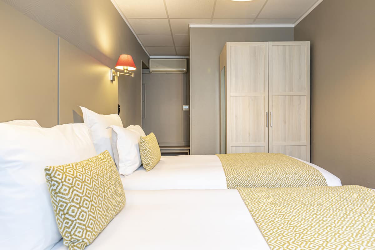 In-room safe, desk, iron/ironing board, free WiFi