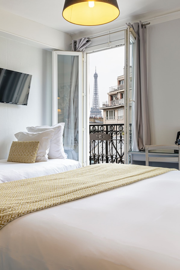Free WiFi, bed sheets - Splendid Hotel (Paris)