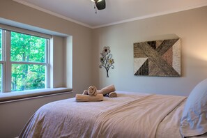 3 bedrooms, desk, iron/ironing board, free WiFi