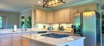 Modern Mountain Cabin w/ Game Room + Biltmore Pass + More