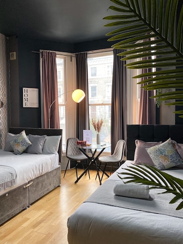 Holland Rd Studios Close to Olympia London
