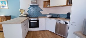 Kühlschrank, Mikrowelle, Ofen, Geschirrspüler