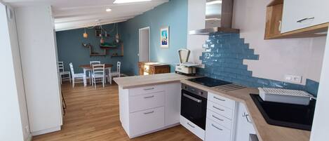 Réfrigérateur, micro-ondes, four, lave-vaisselle