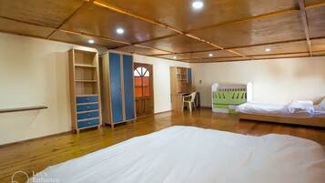 3 bedrooms, in-room safe, iron/ironing board, free WiFi