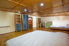 3 bedrooms, in-room safe, iron/ironing board, free WiFi