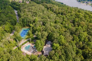 Pool - Chic Chalet w/ Hot Tub, Gym & Lake Access (McHenry)