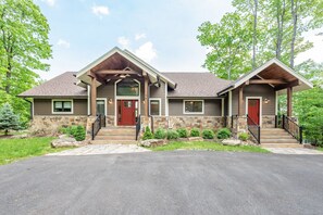 Exterior - Chic Chalet w/ Hot Tub, Gym & Lake Access (McHenry)