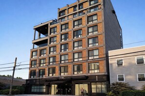 Unclassified image, 5 of 39, button - Dutch Hotel Long Island City New York , Belvilla District 6 Formerly Sonder (New York)