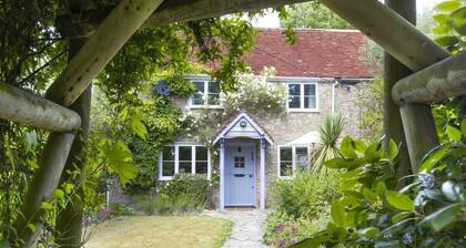 Idyllic Cottage in Dorset, Garden & Parking