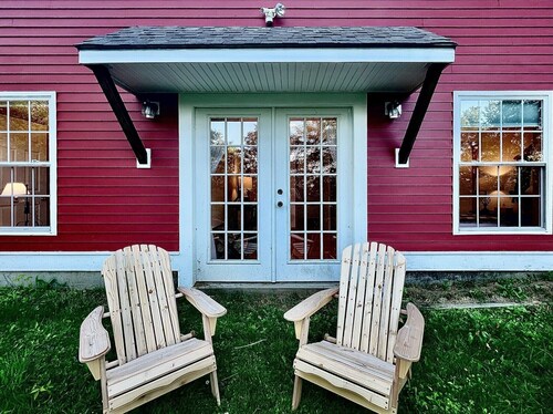 Cozy, charming cottage 7 mins from Mount Snow and Lake Whitingham 