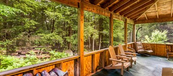 Stunning dog-friendly cabin with grill, deck, golf nearby, & washer/dryer